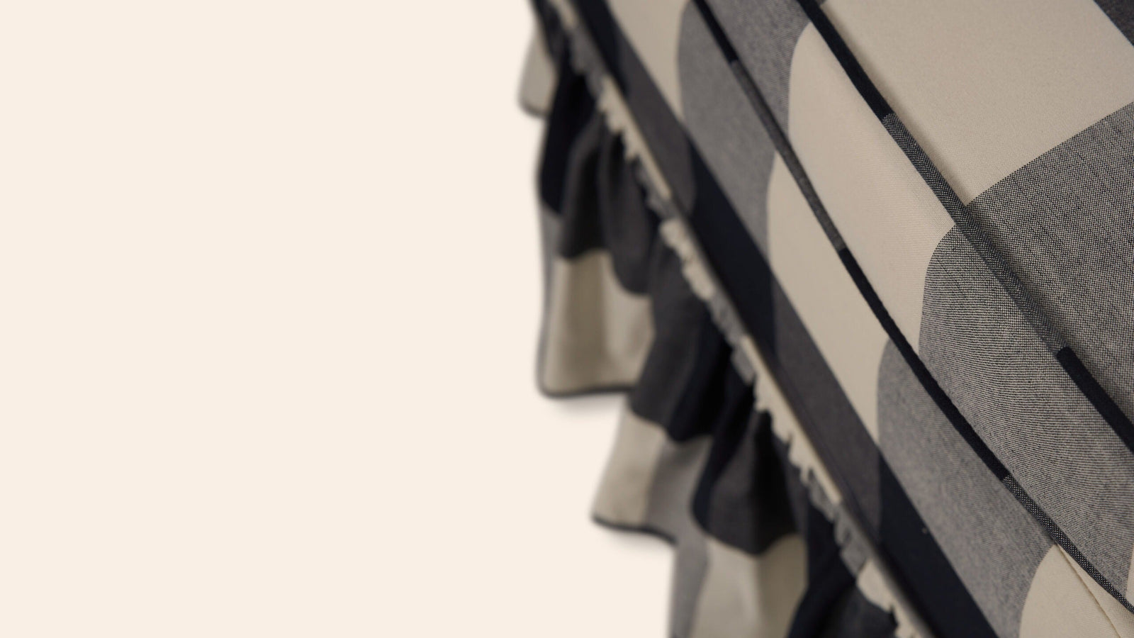 Carlotta Ottoman, Pepper