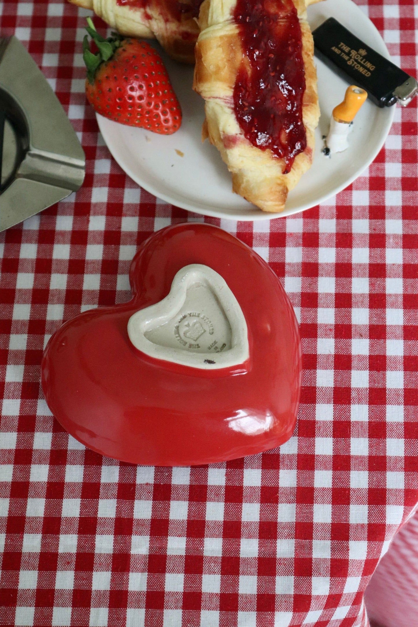Rounded Lipstick Heart Ashtray