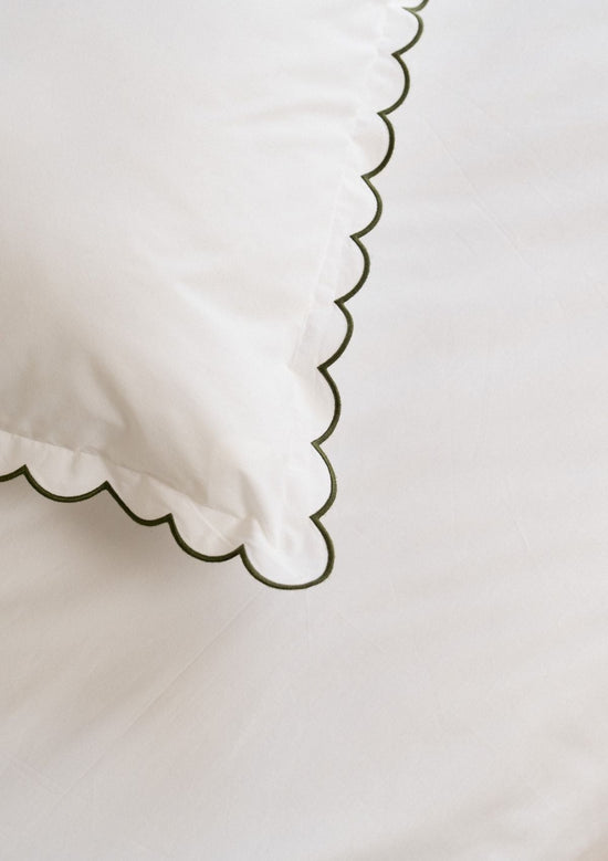The Scalloped Pillowcases in White & Forest Green Cotton Percale (Set of 2)