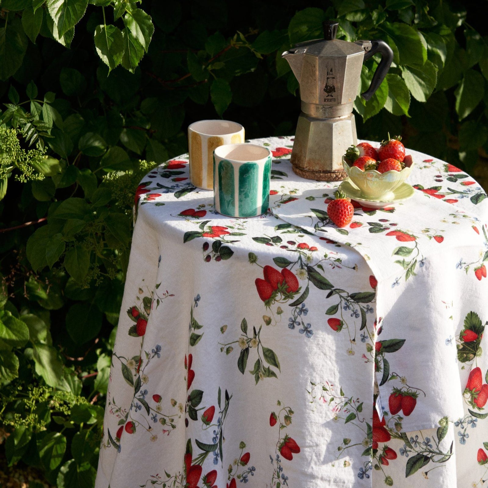 Wild Strawberry Linen Tablecloth