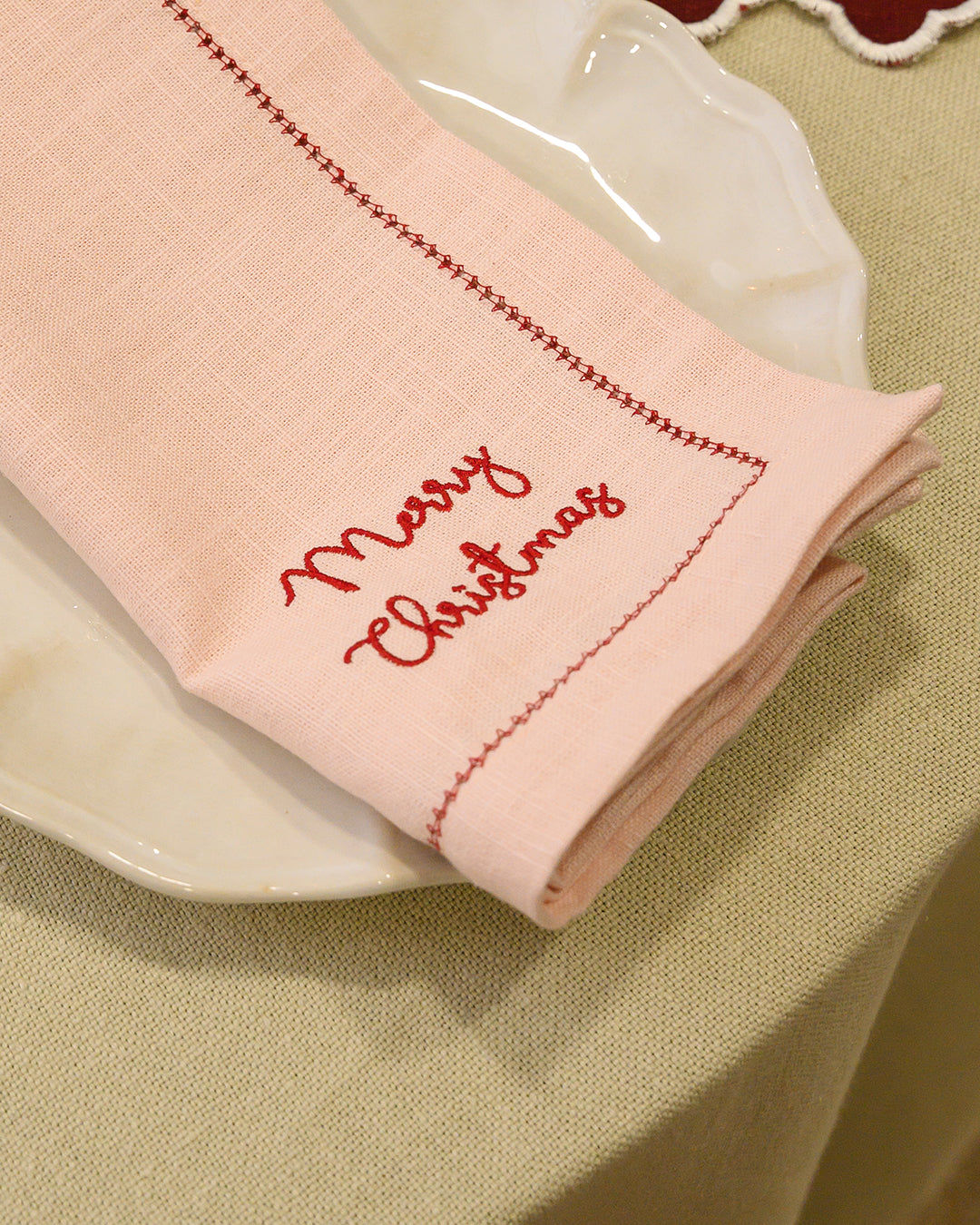 Openwork Napkin Pink Merry Christmas
