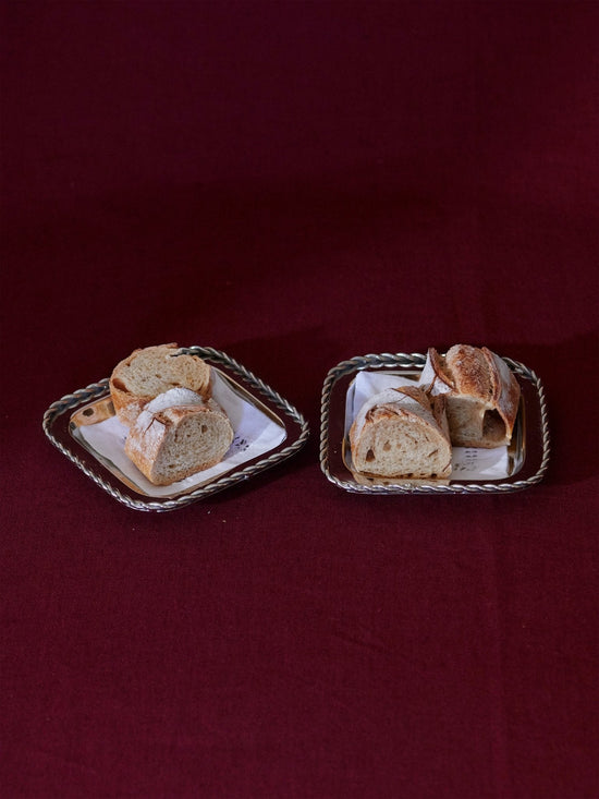 Twirl Bread Tray with Linen Napkin