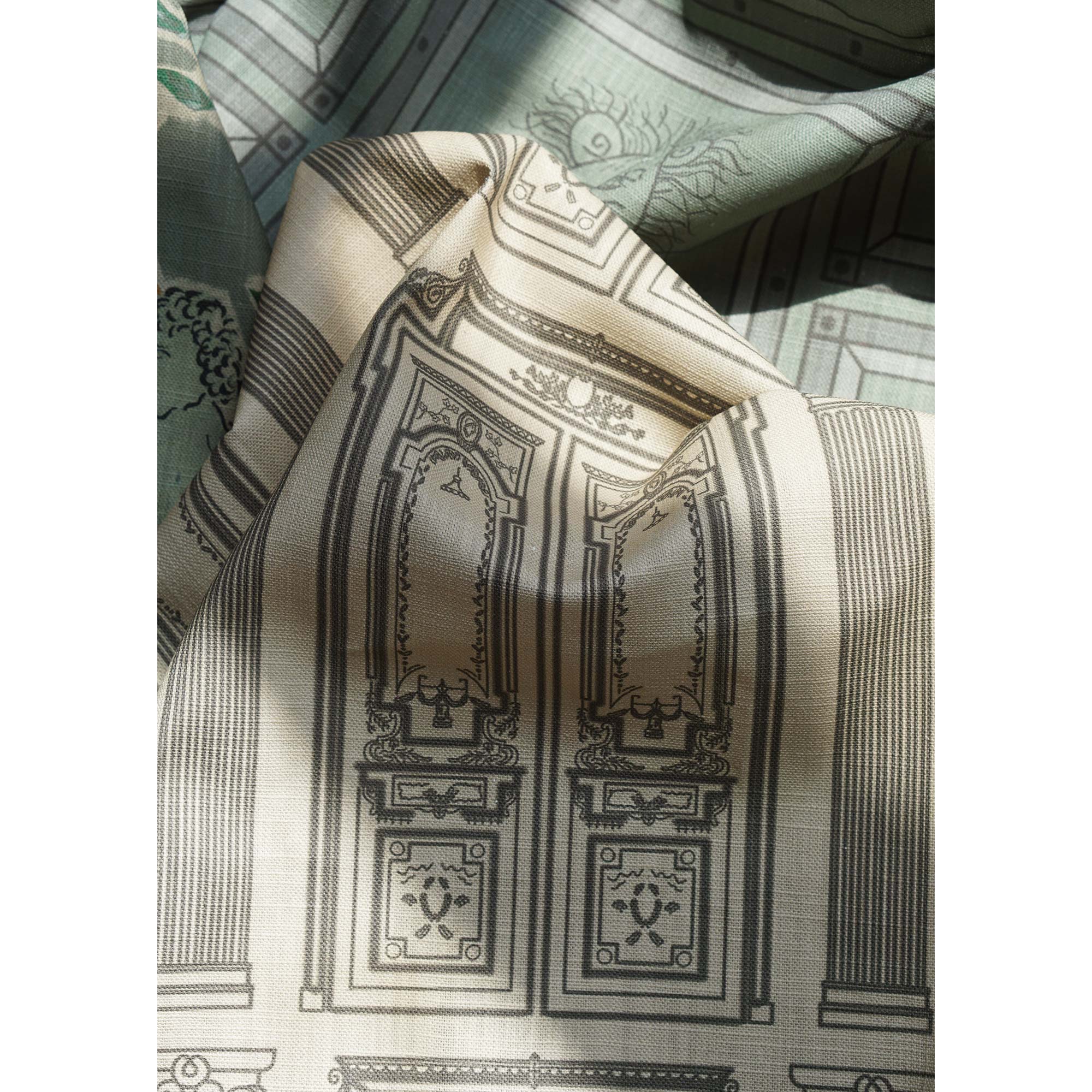 Portes de Paris Pillow