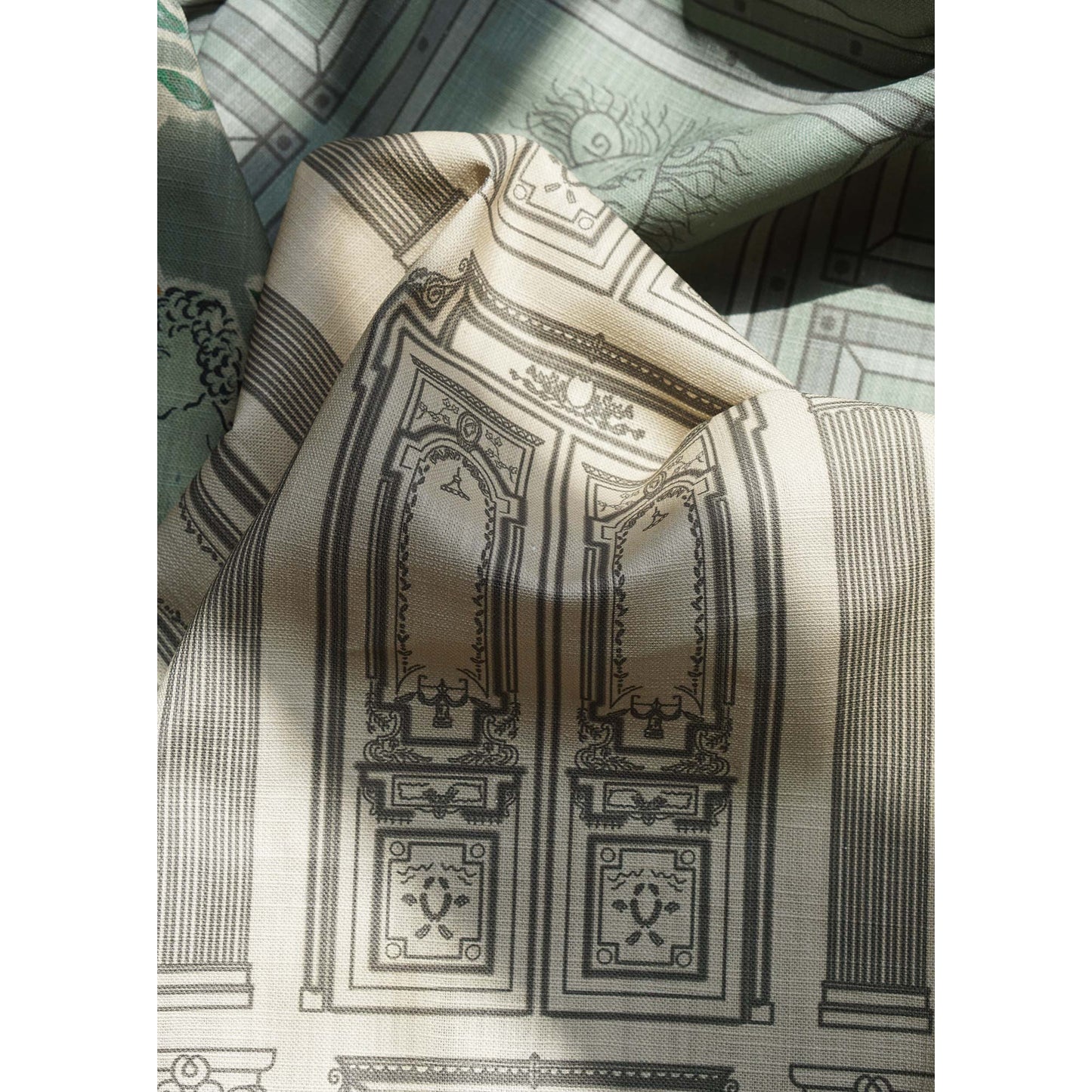 Portes de Paris Pillow
