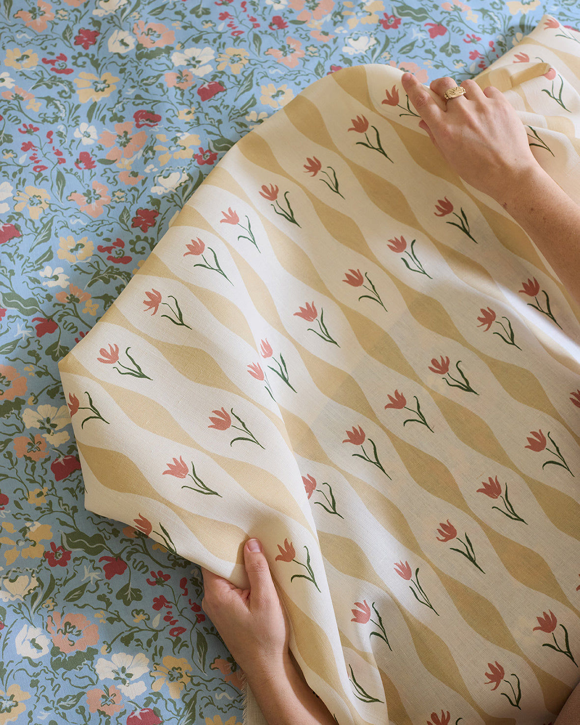 Tulip Wave Linen - Straw