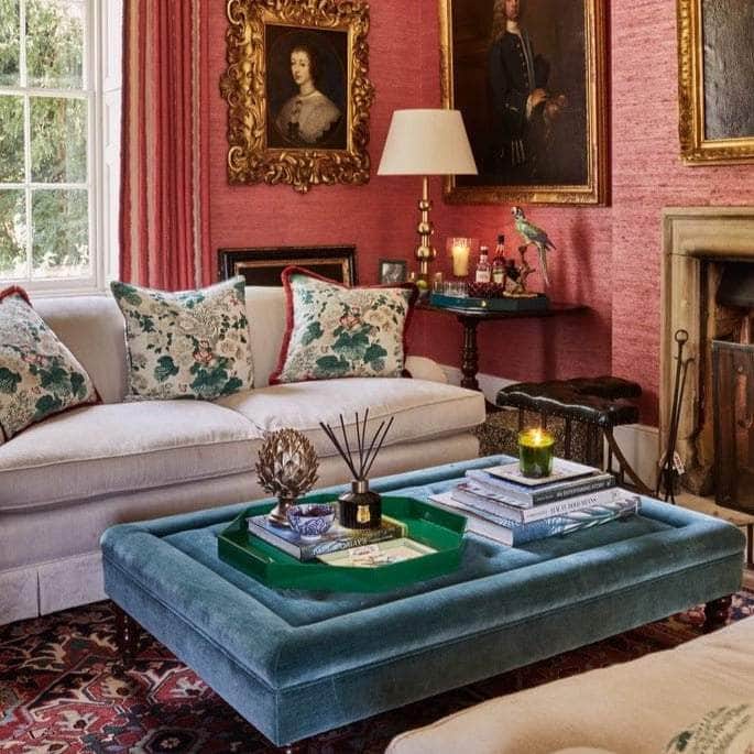 Porcelain parrot on a stand | Right