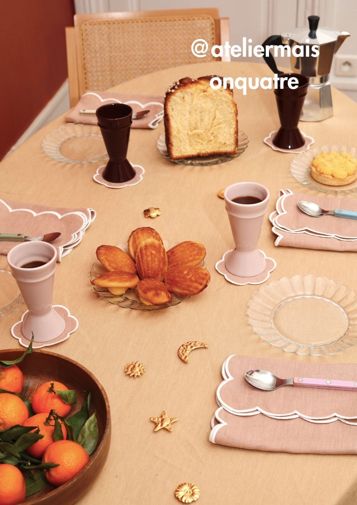 Scalloped Linen Napkins in Powder Pink & White