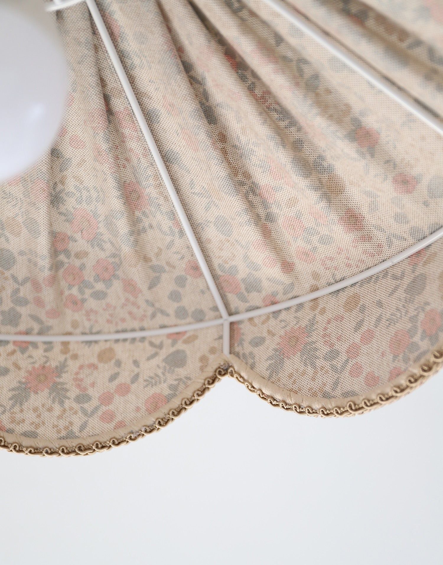 Floral-Shaped Pendant Light Cosette Printed “English Garden”