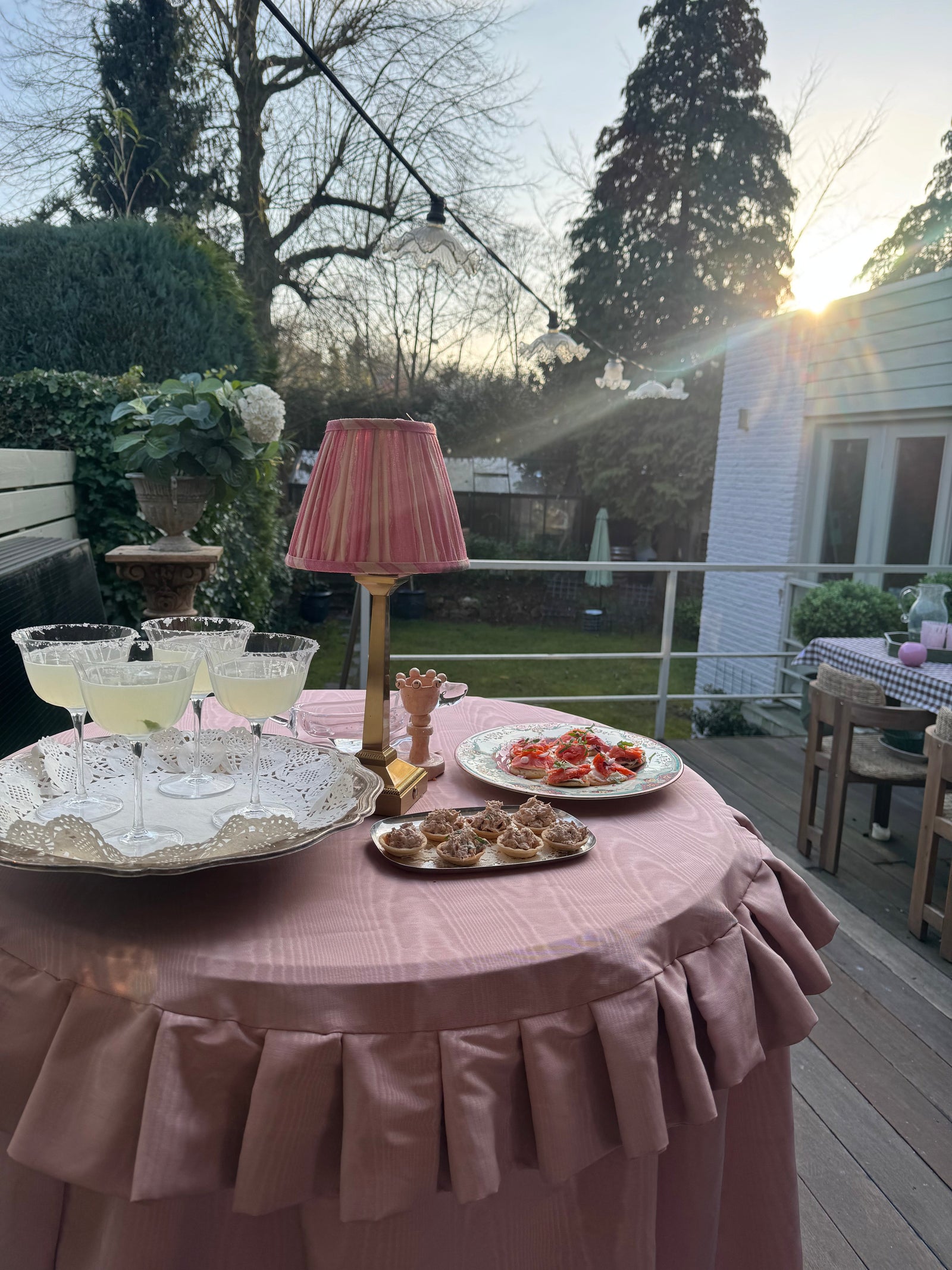 Party Tablecloth Pink Moiré