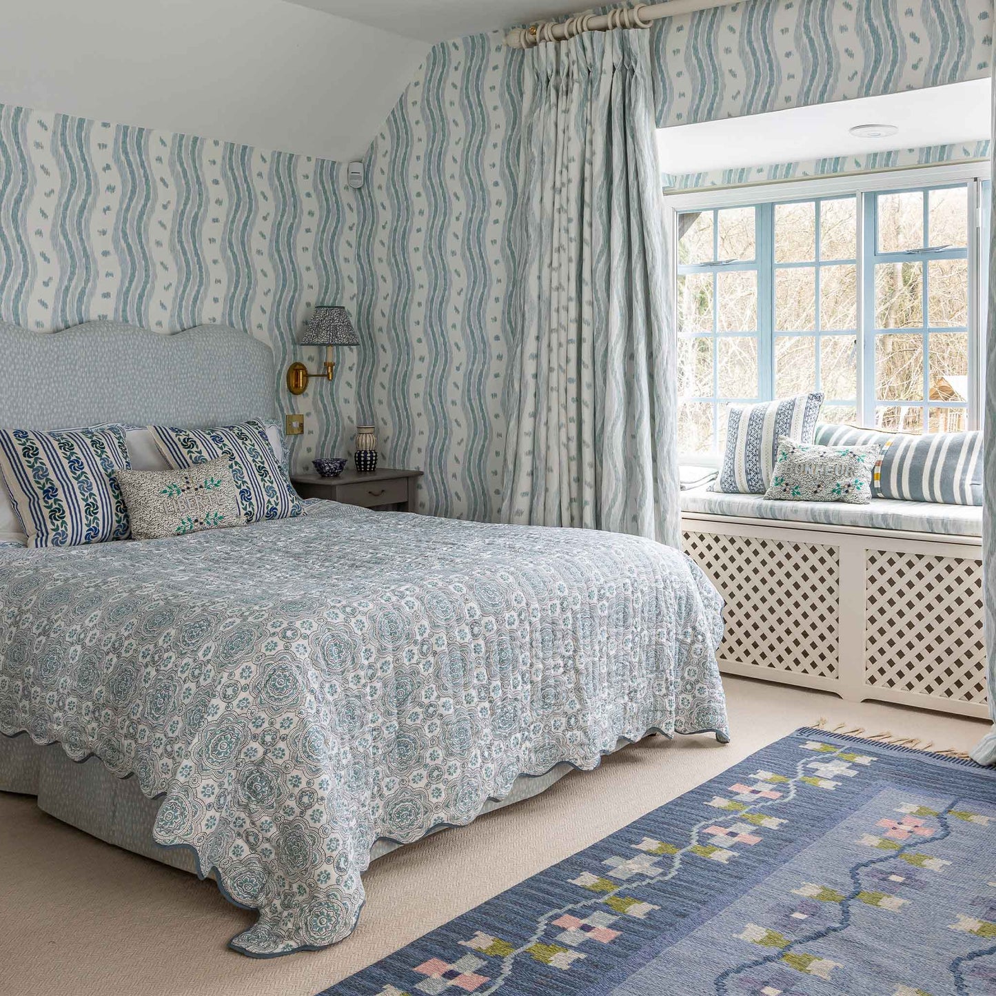 Double Calabria Scallop Quilt Blue