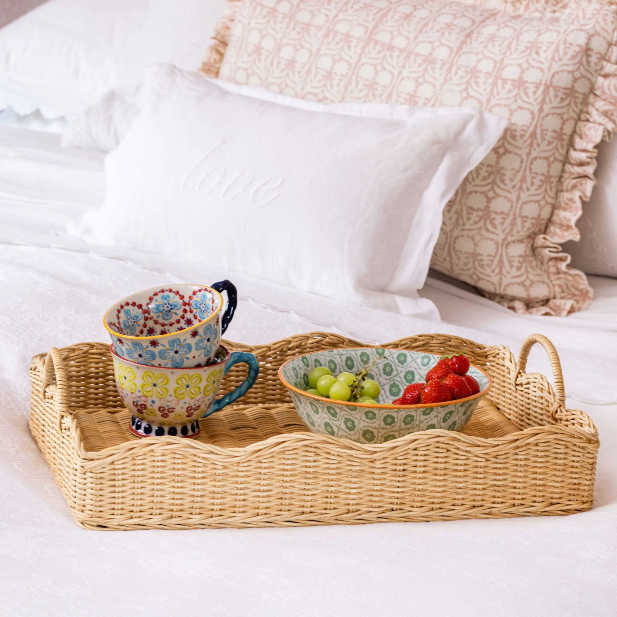 Medium Rattan Scalloped Tray (Natural)