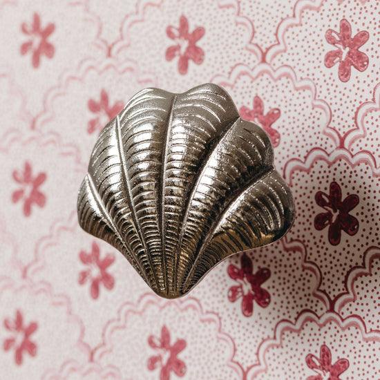 Curved Shell Knob, Lacquered Brass