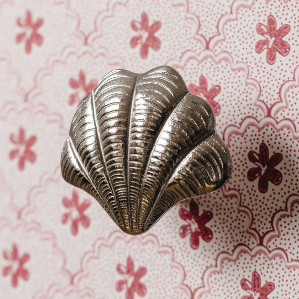 Curved Shell Knob, Lacquered Brass