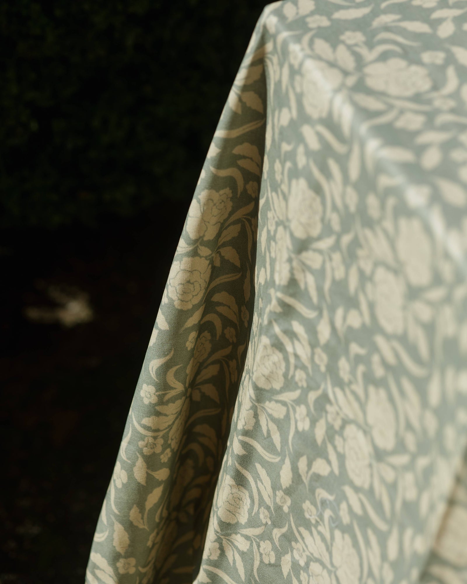 Fiore Tablecloth in Dark Green and Light Green, Printed in 100% Cotton