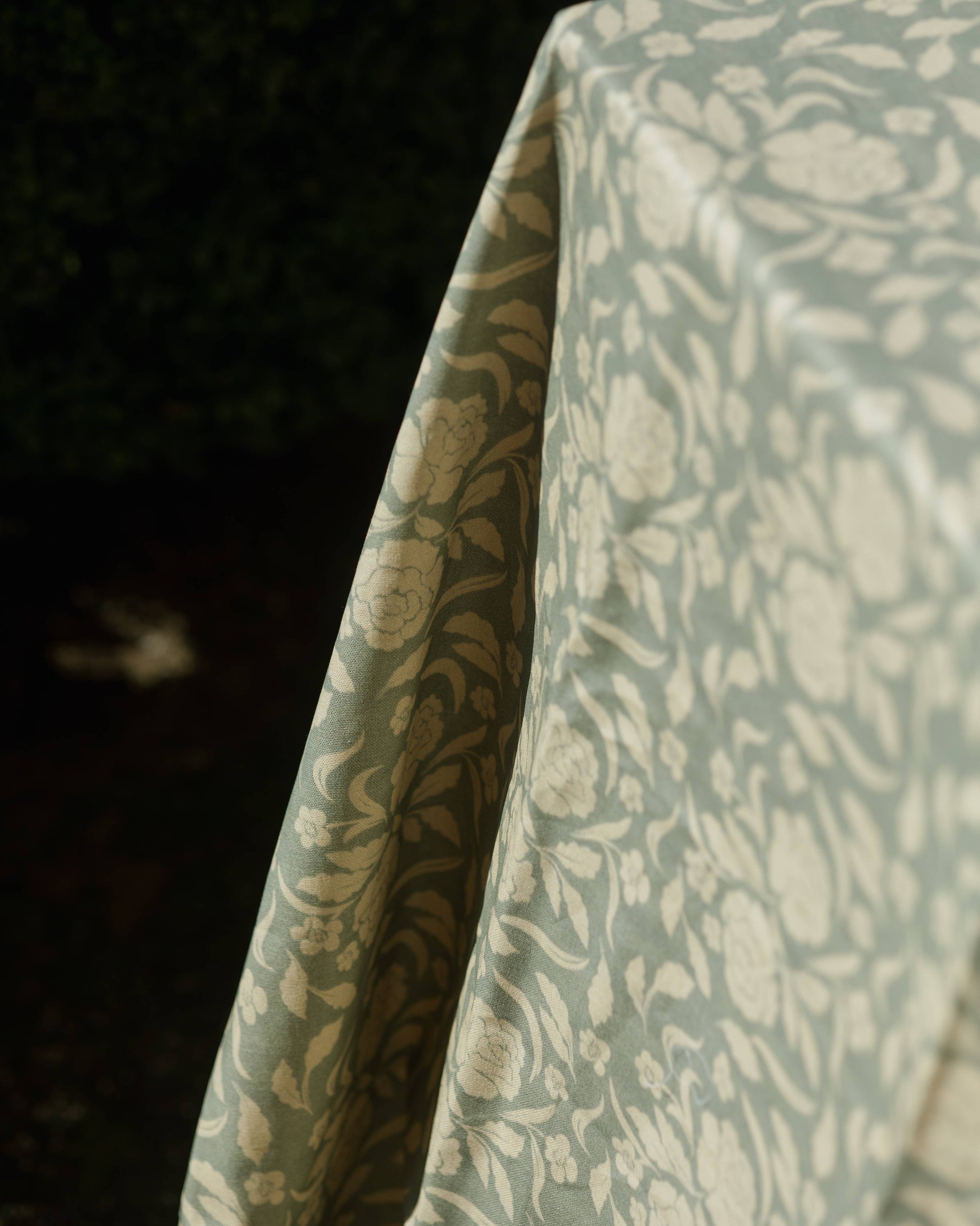 Fiore Tablecloth in Dark Green and Light Green, Printed in 100% Cotton