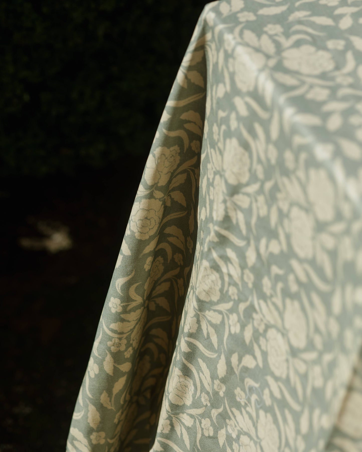 Fiore Tablecloth in Dark Green and Light Green, Printed in 100% Cotton