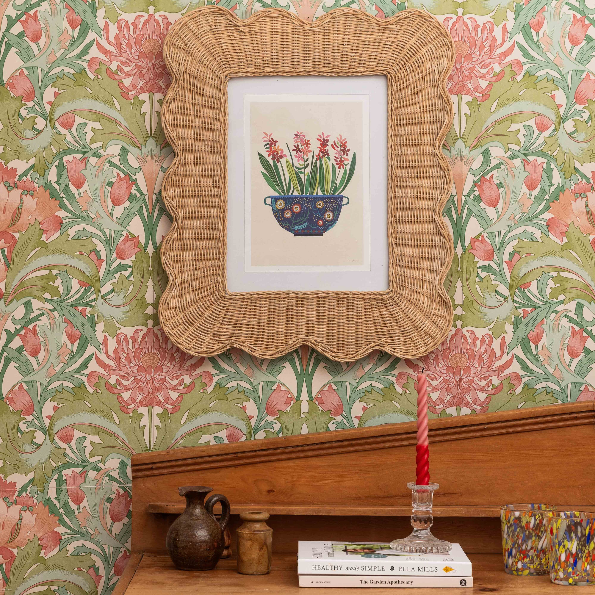 Mimi Scalloped Photo Frame