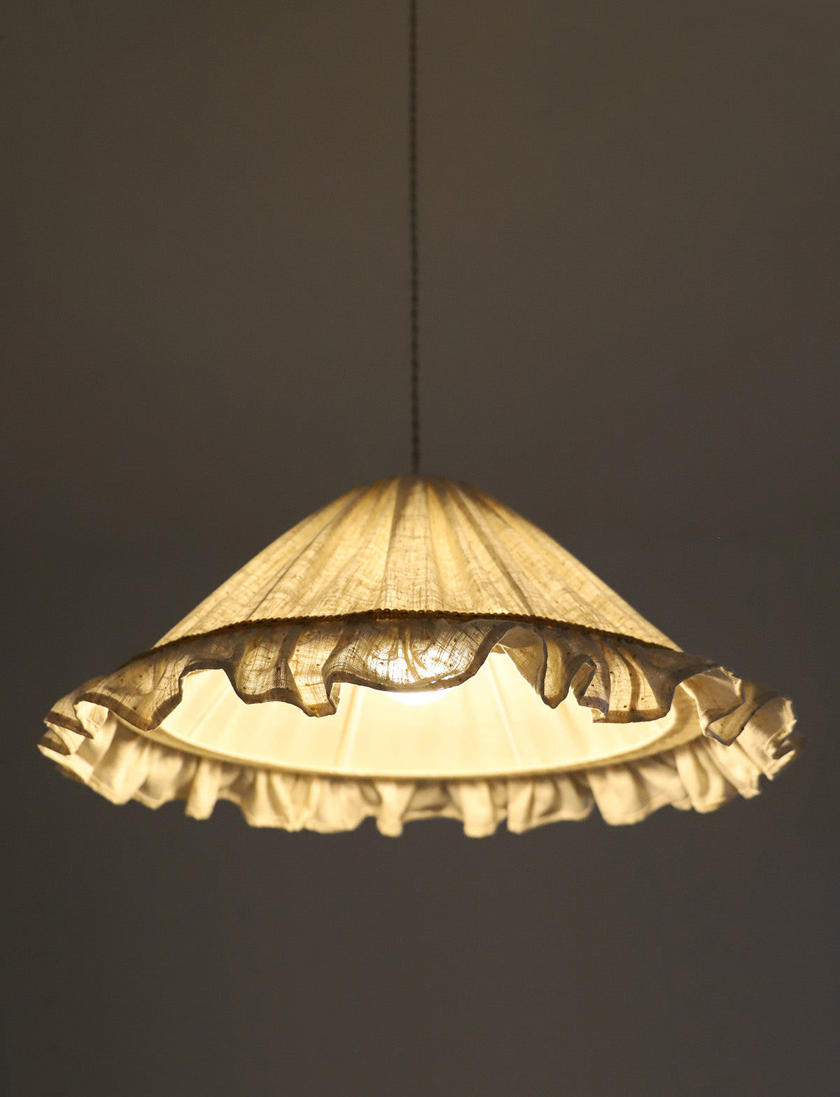 Conical Pendant Light With Ruffle Emilia “Classic Dots”