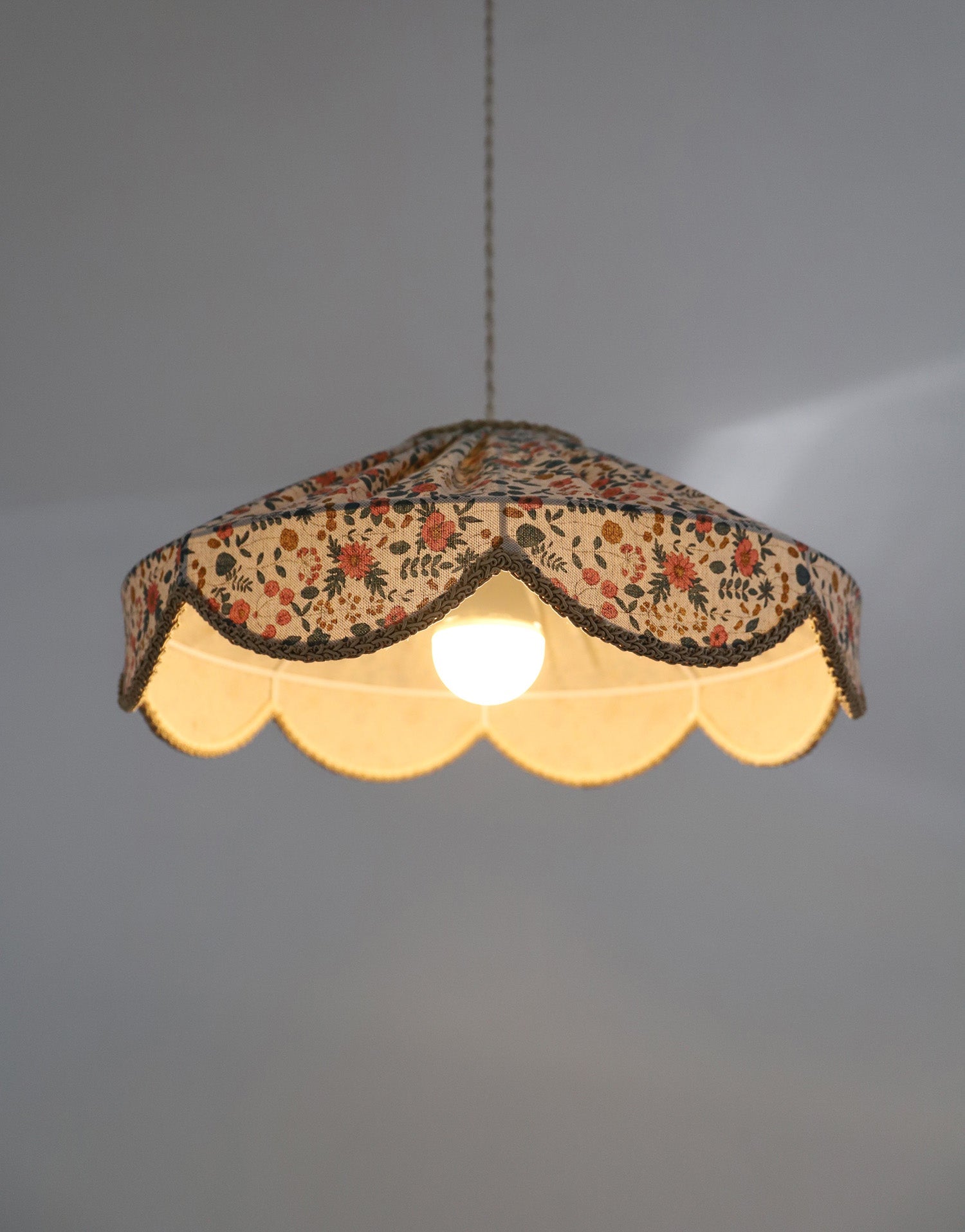 Floral-Shaped Pendant Light Cosette Printed “English Garden”