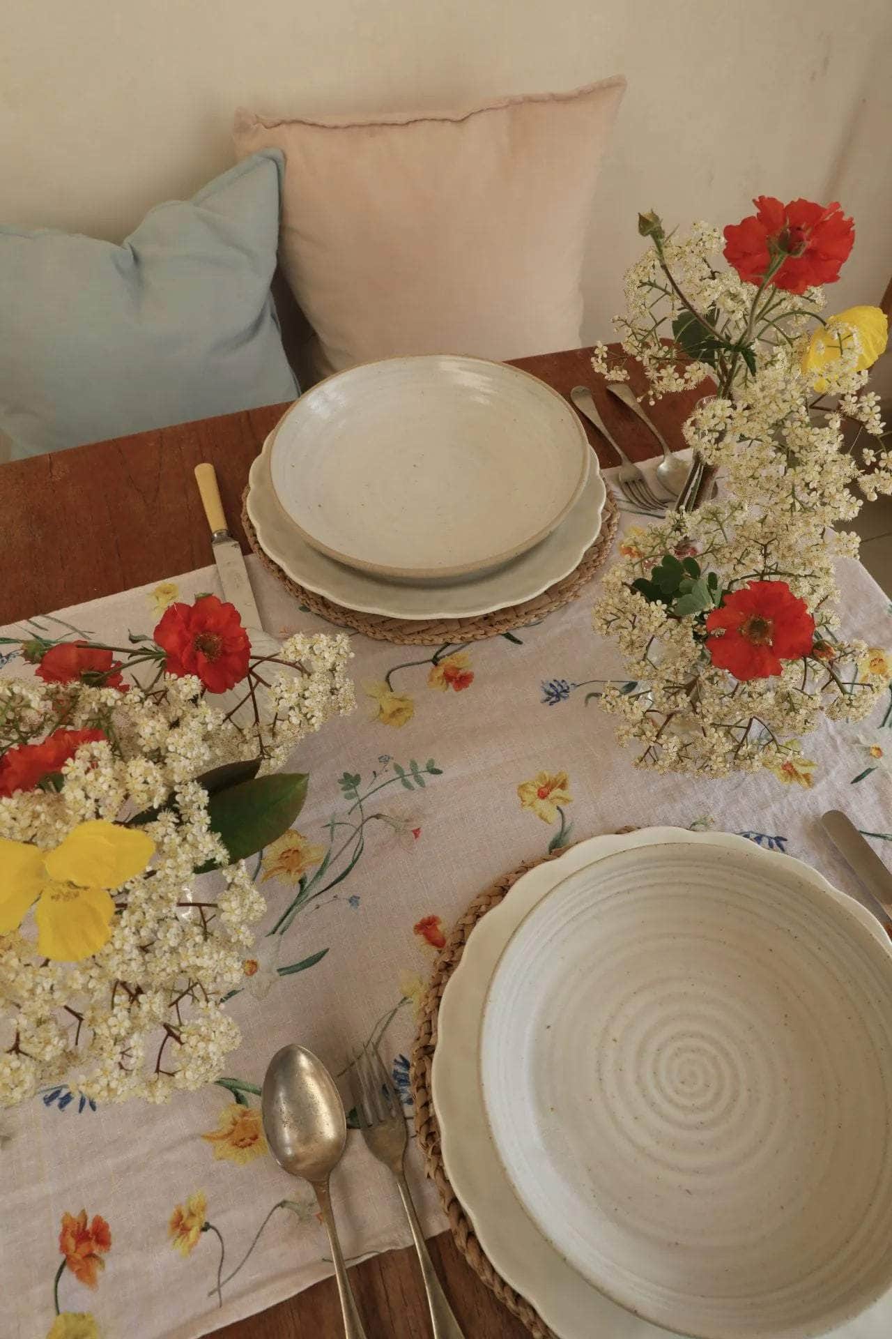 Spring Bulbs Linen Runner