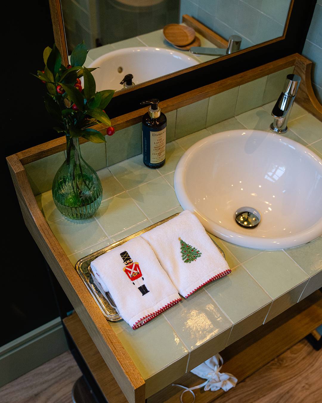 Shell Hand Towel with Christmas Pine