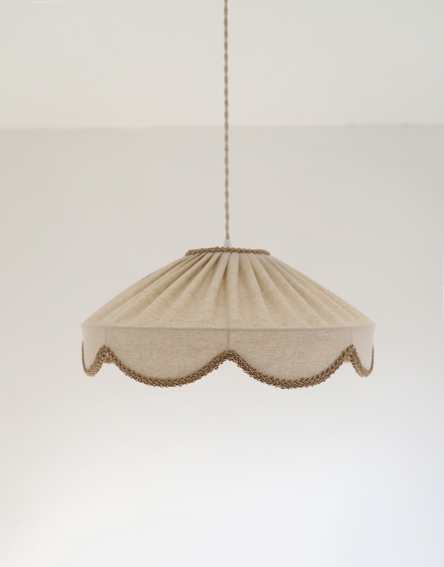 Floral-Shaped Pendant Light Solid Cosette “Classic”