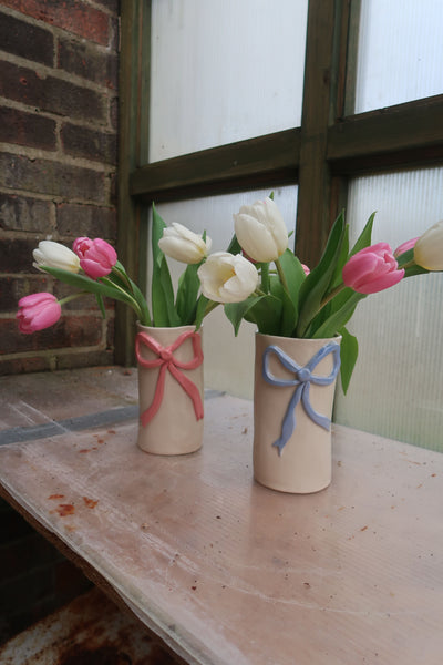 pink wobbly bow vase
