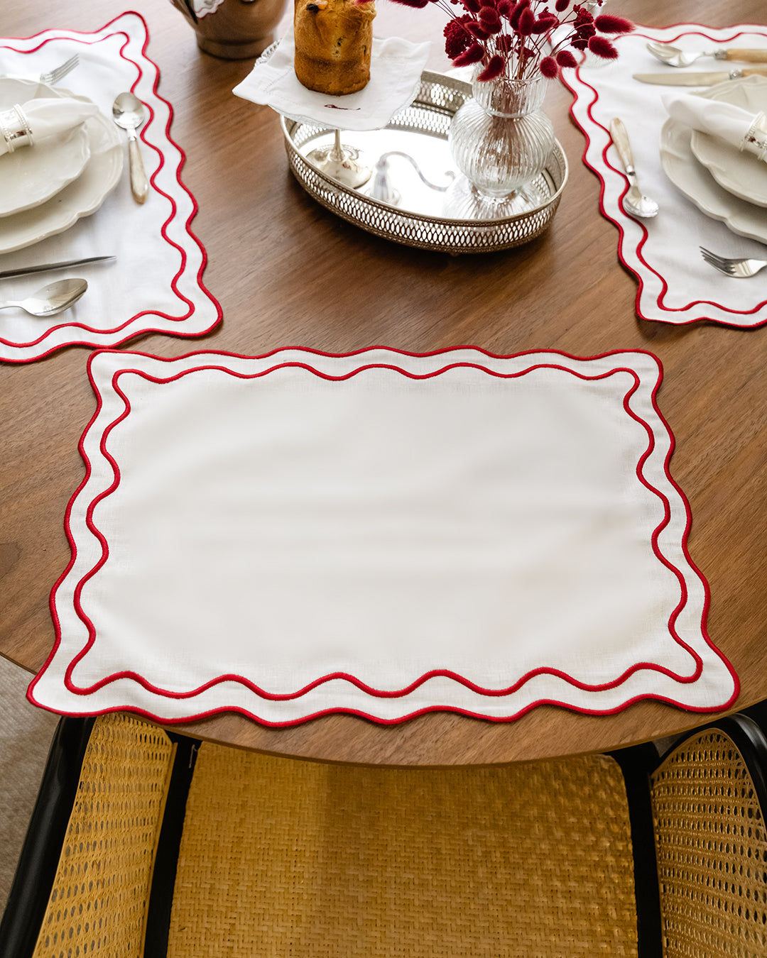 Beja Placemat, White with Bordeaux