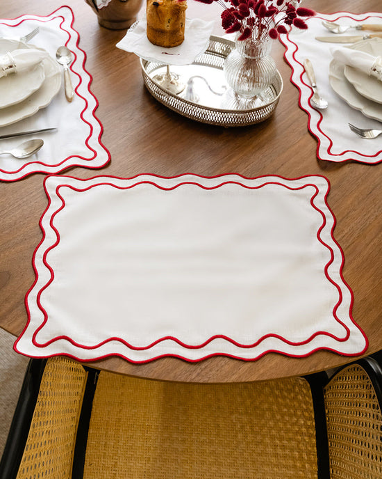 Beja Placemat, White with Bordeaux