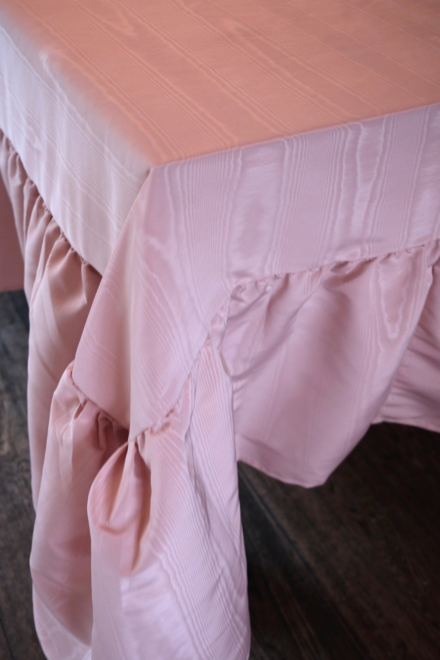 Maggie Ruffled Tablecloth - Pink Moire 350x150 cm