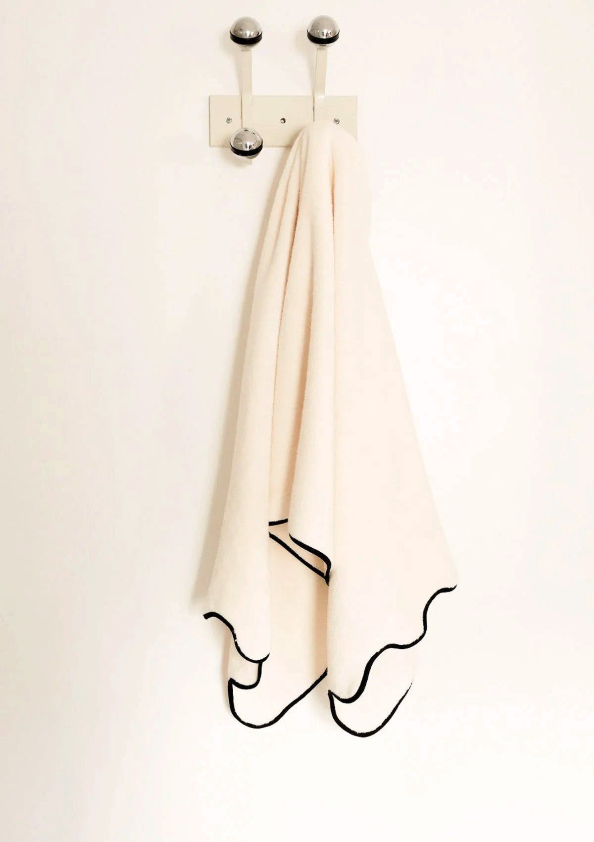 Ivory & Black Cotton Wavy Hand Towel