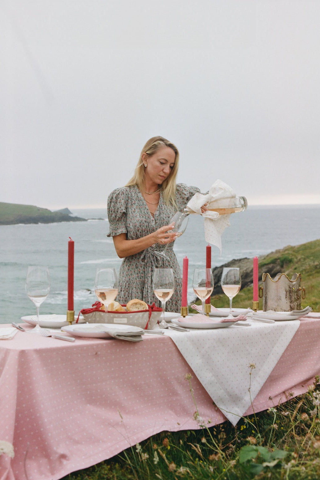 The Minni Linen Tablecloth