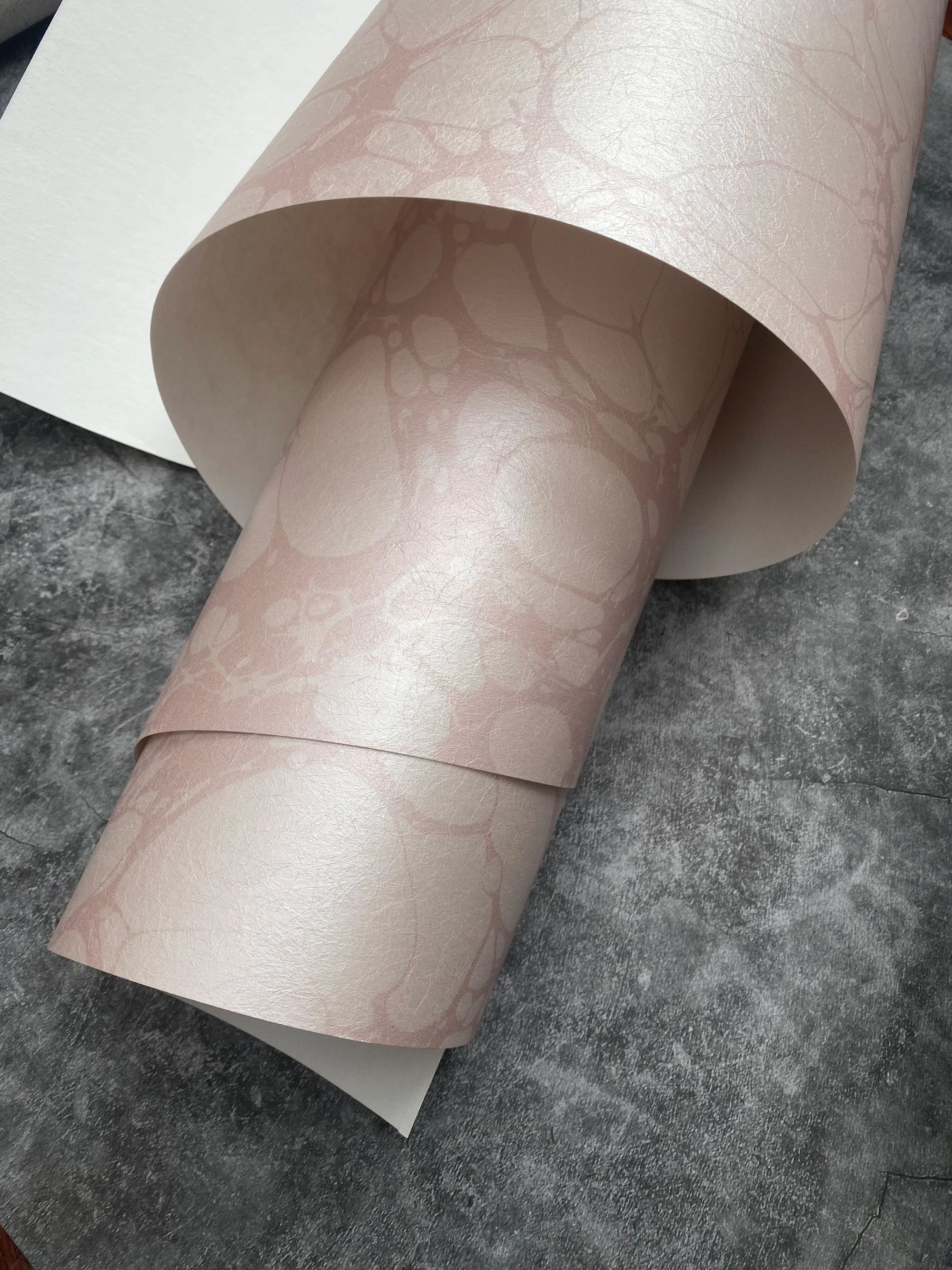 Marbled Wallpaper - 'Moucheté' - Col: Candytuft - Mica Coated Non-Woven