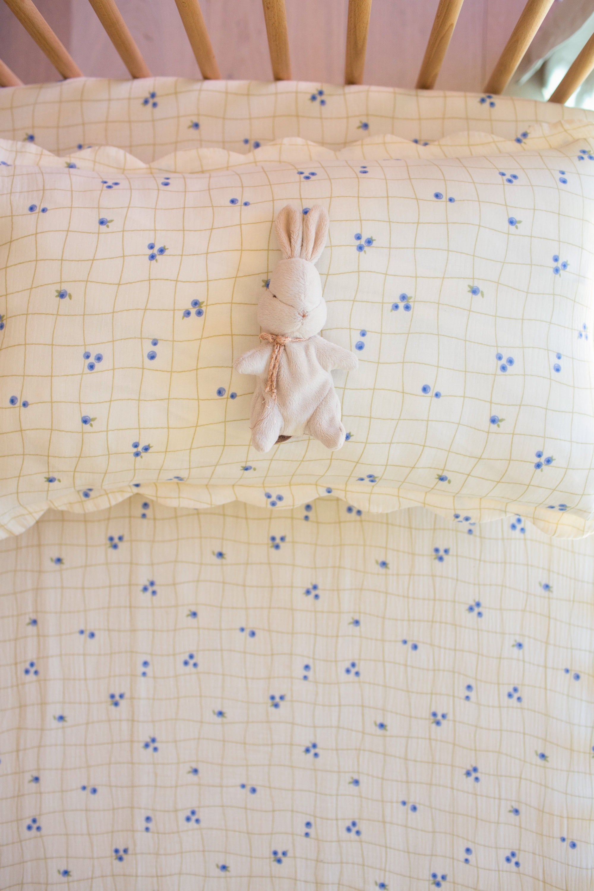 Soft Crib Sheet – Blueberries