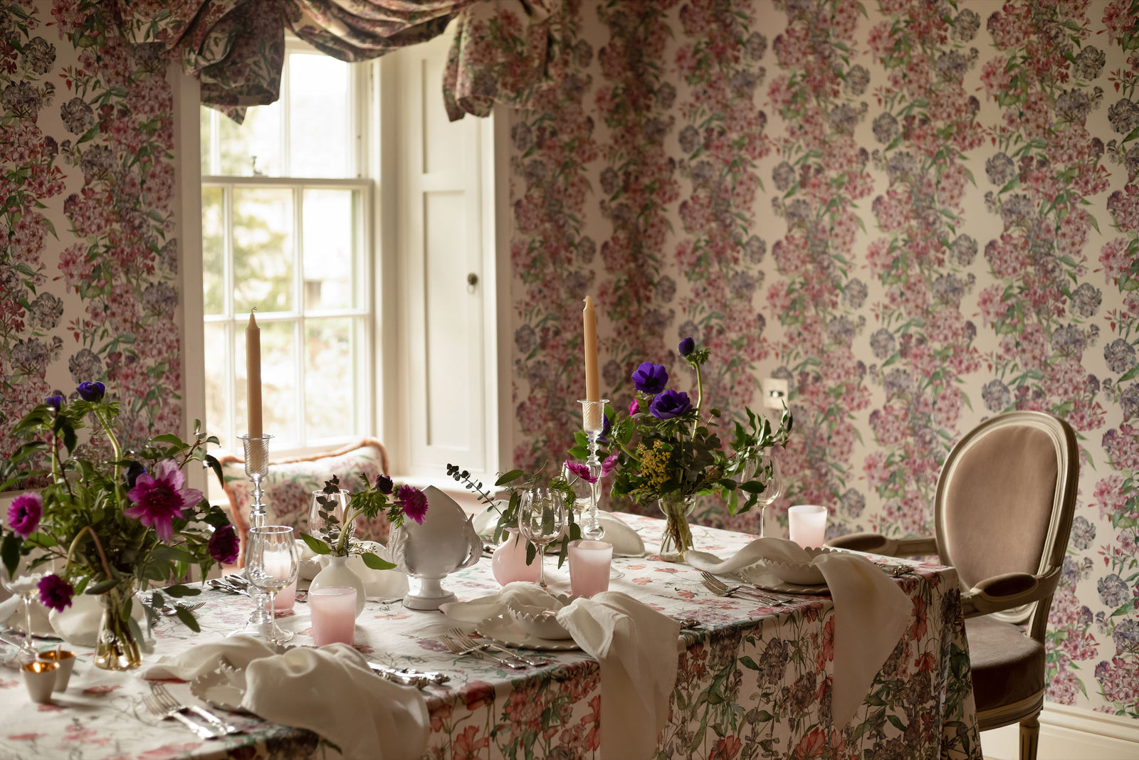 English Cutting Garden Linen Table Cloth