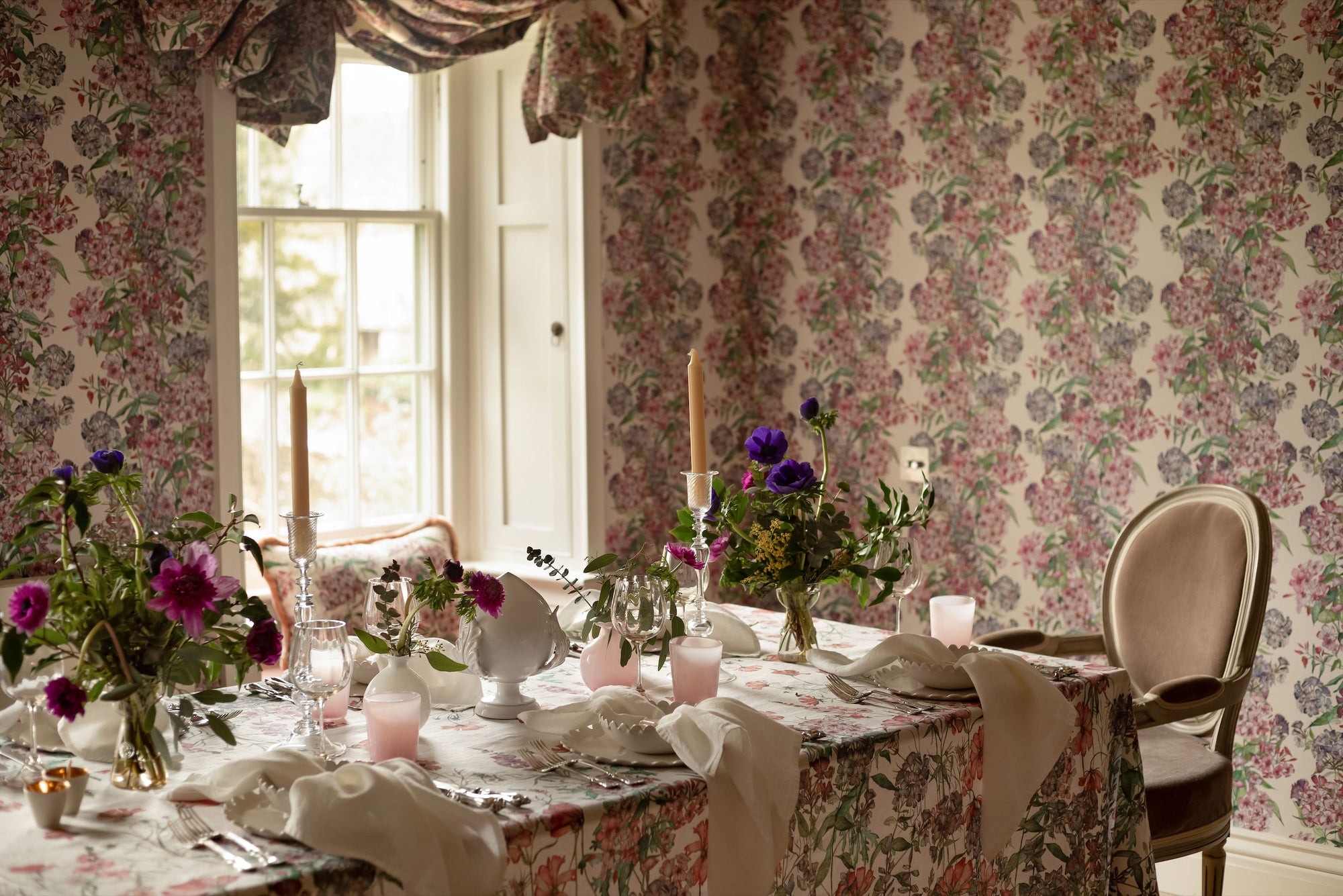 English Cutting Garden Linen Table Cloth