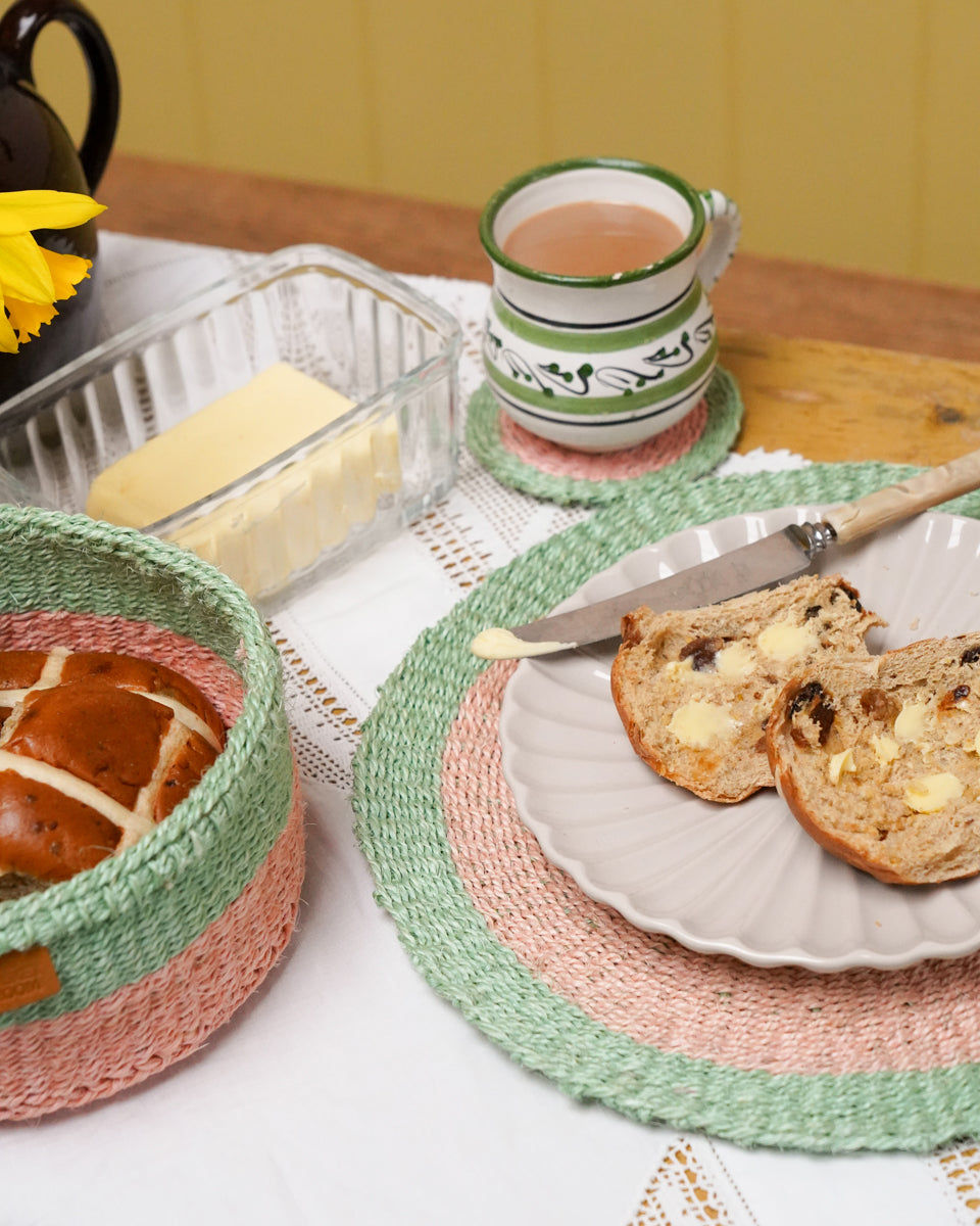 ZAMBARAU: Dusty Pink and Sapling Green Woven Sisal Circular Coaster