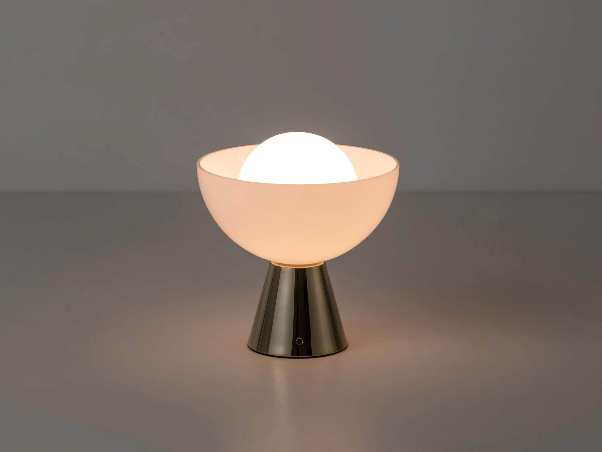 Brass dome cordless table lamp
