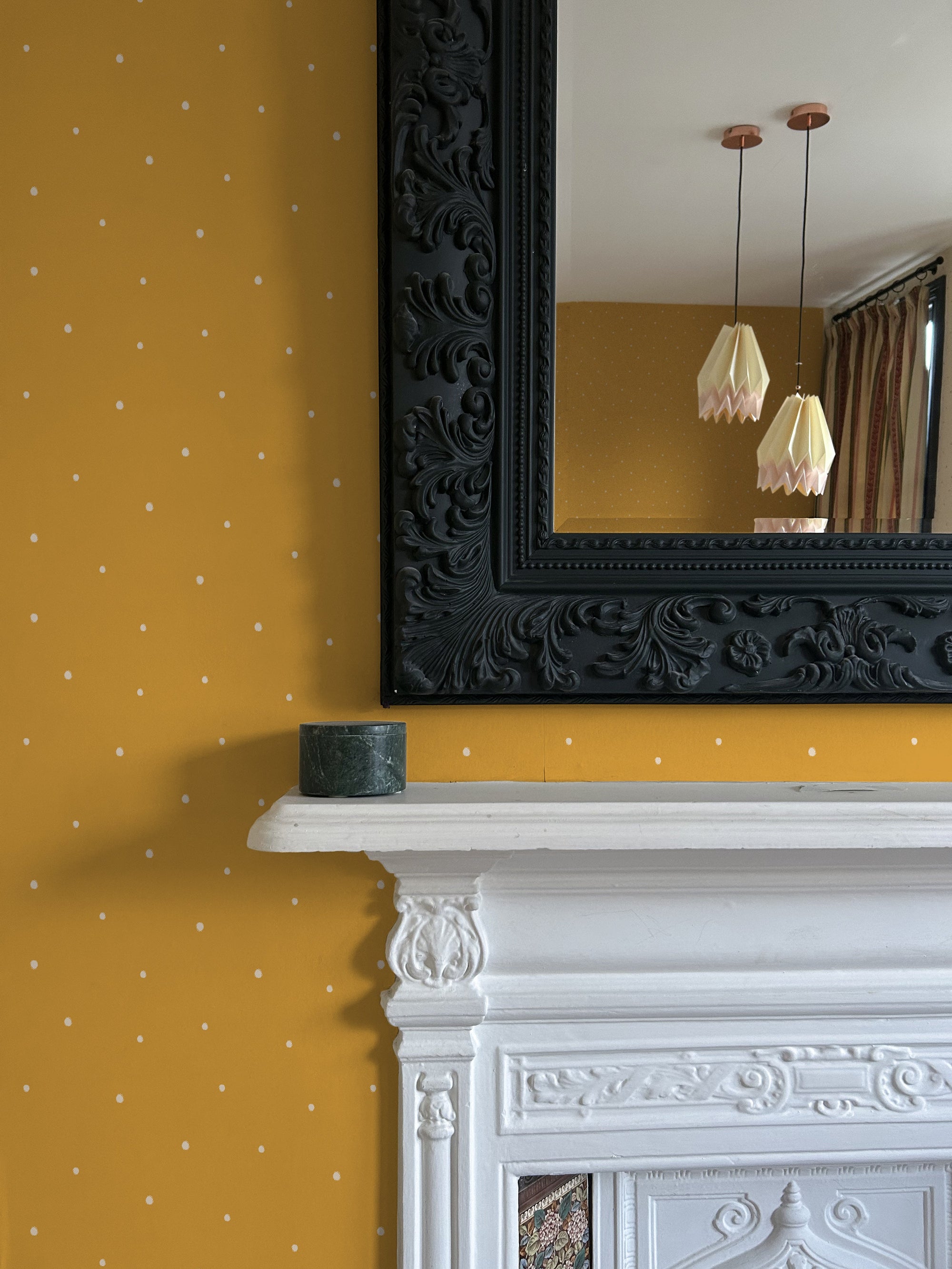 Dolce Daisies Wallpaper, Cannoli, Roll