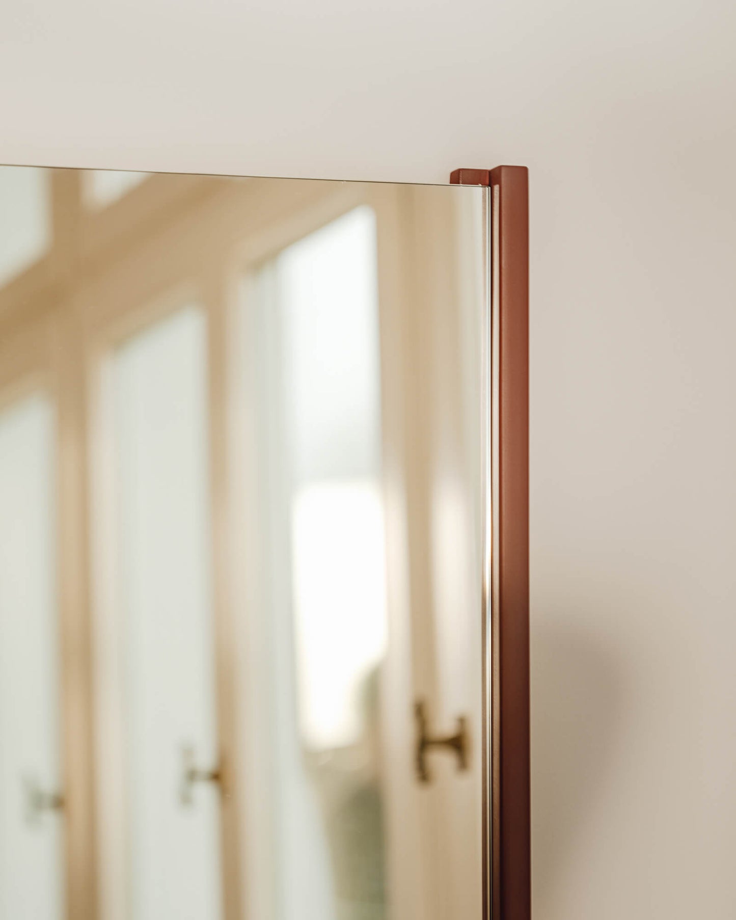 Lun Leaning Mirror
