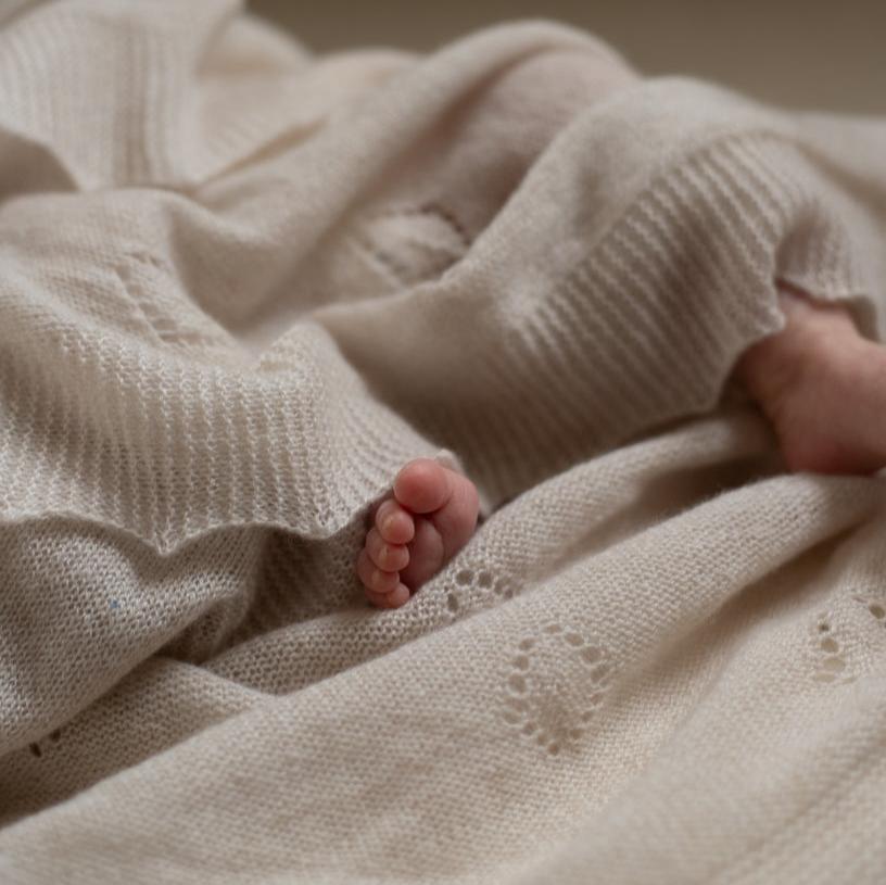 G.H.Hurt & Son X Avery Row Cashmere Shawl Gift Set