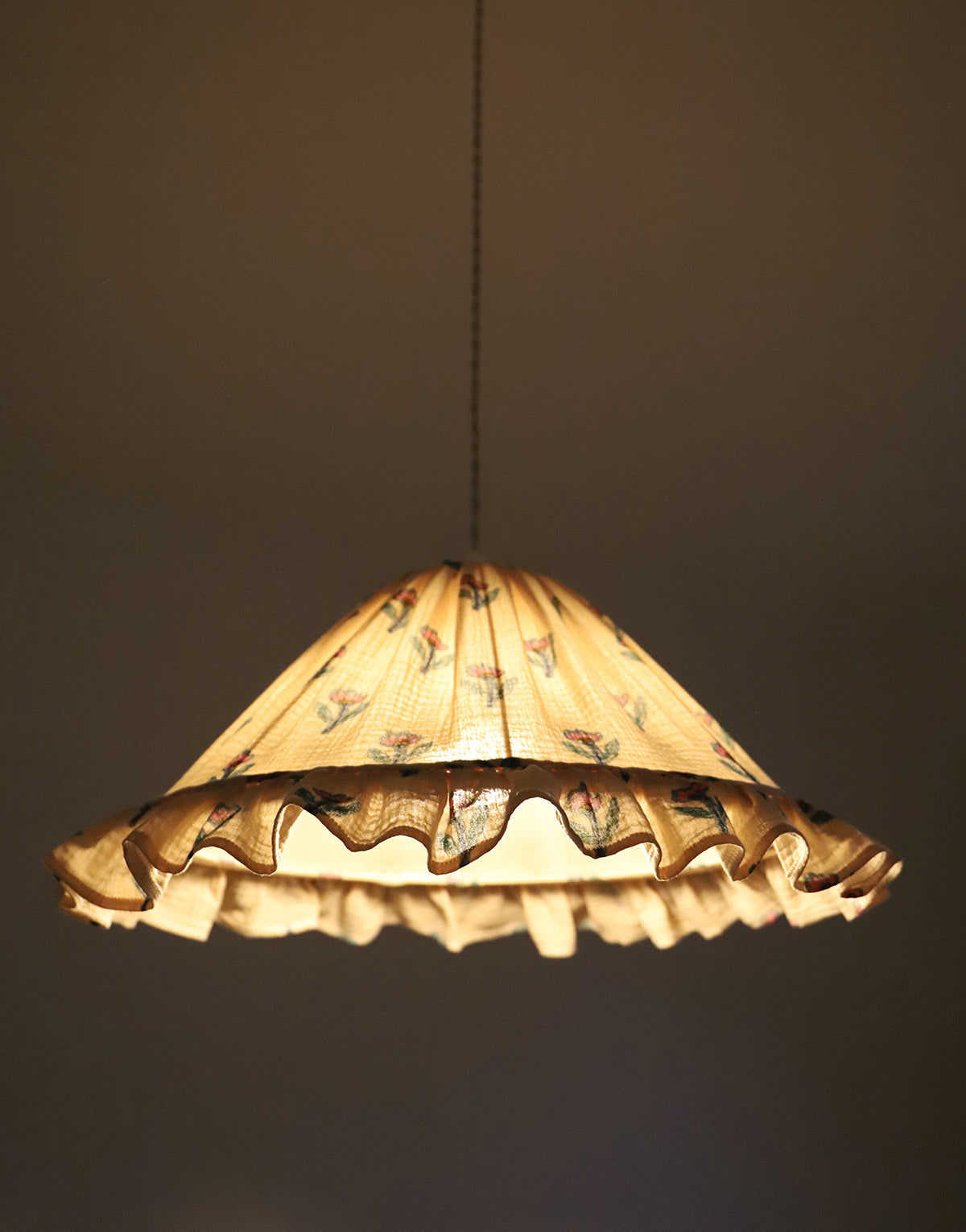 Conical Pendant Light With Ruffle Emilia “Flora”