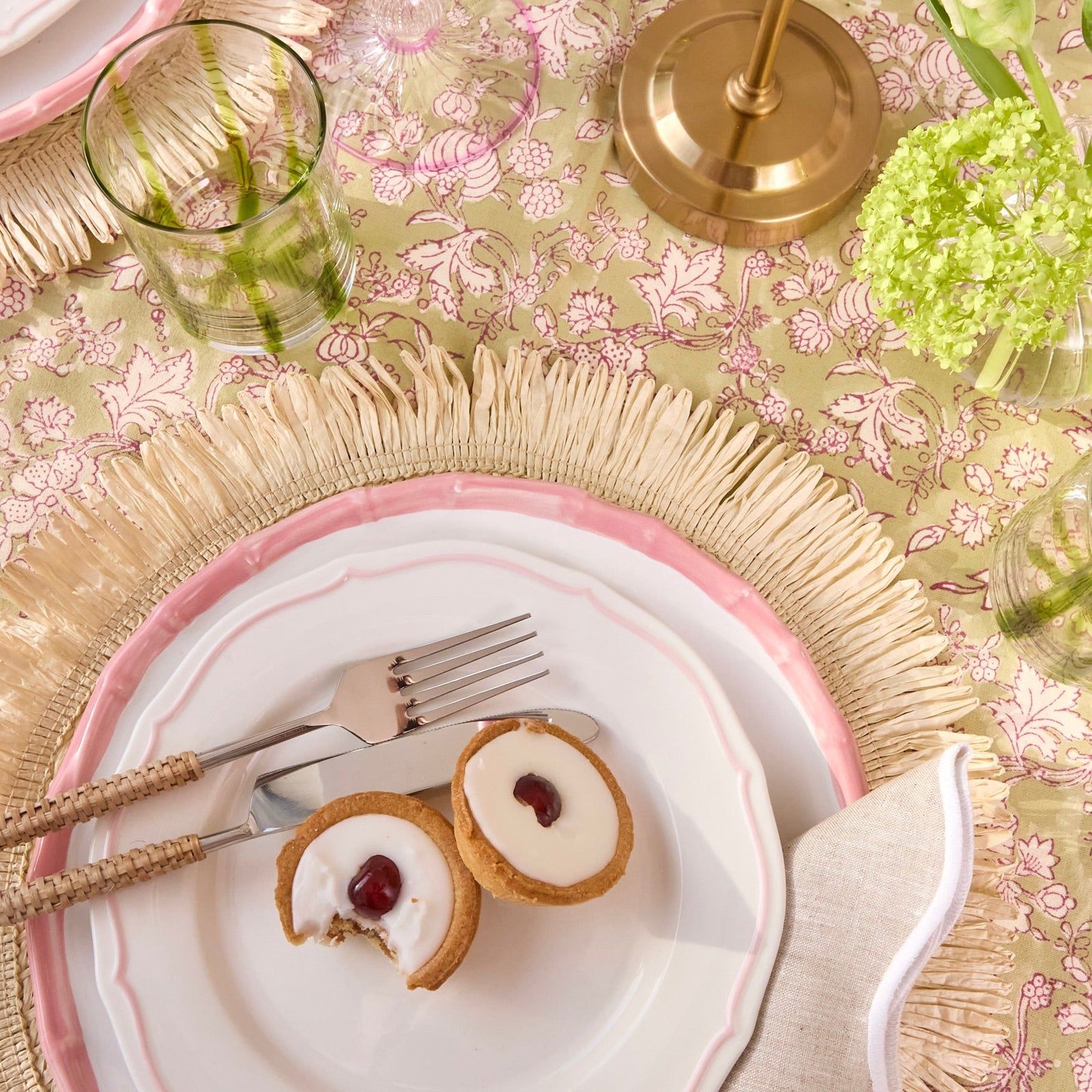 Beige Scallop Napkins With White Embroidery (set of 4)