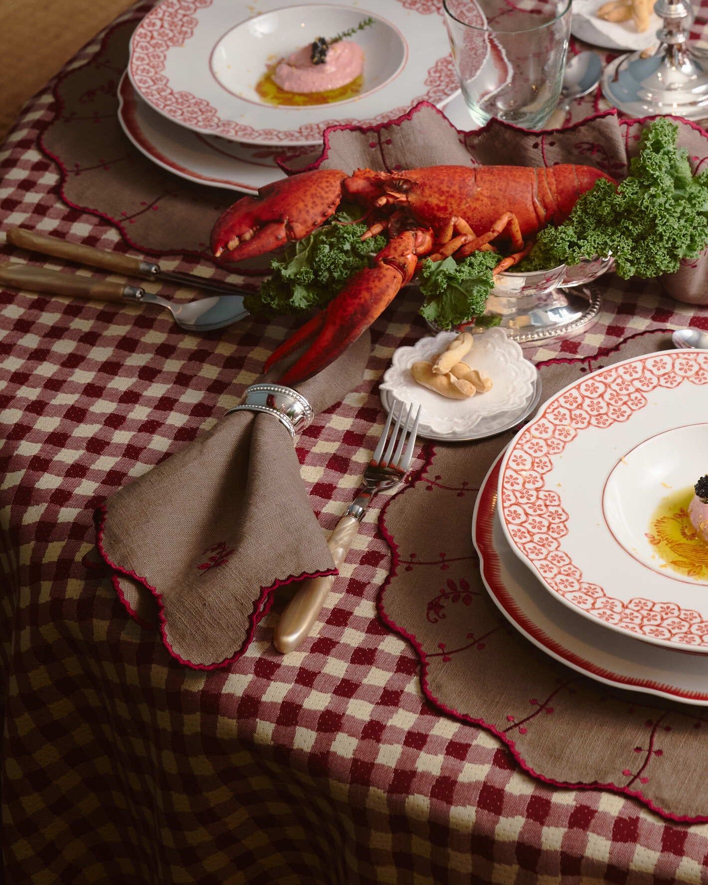 Jasmim Napkin, Brown with Burgundy