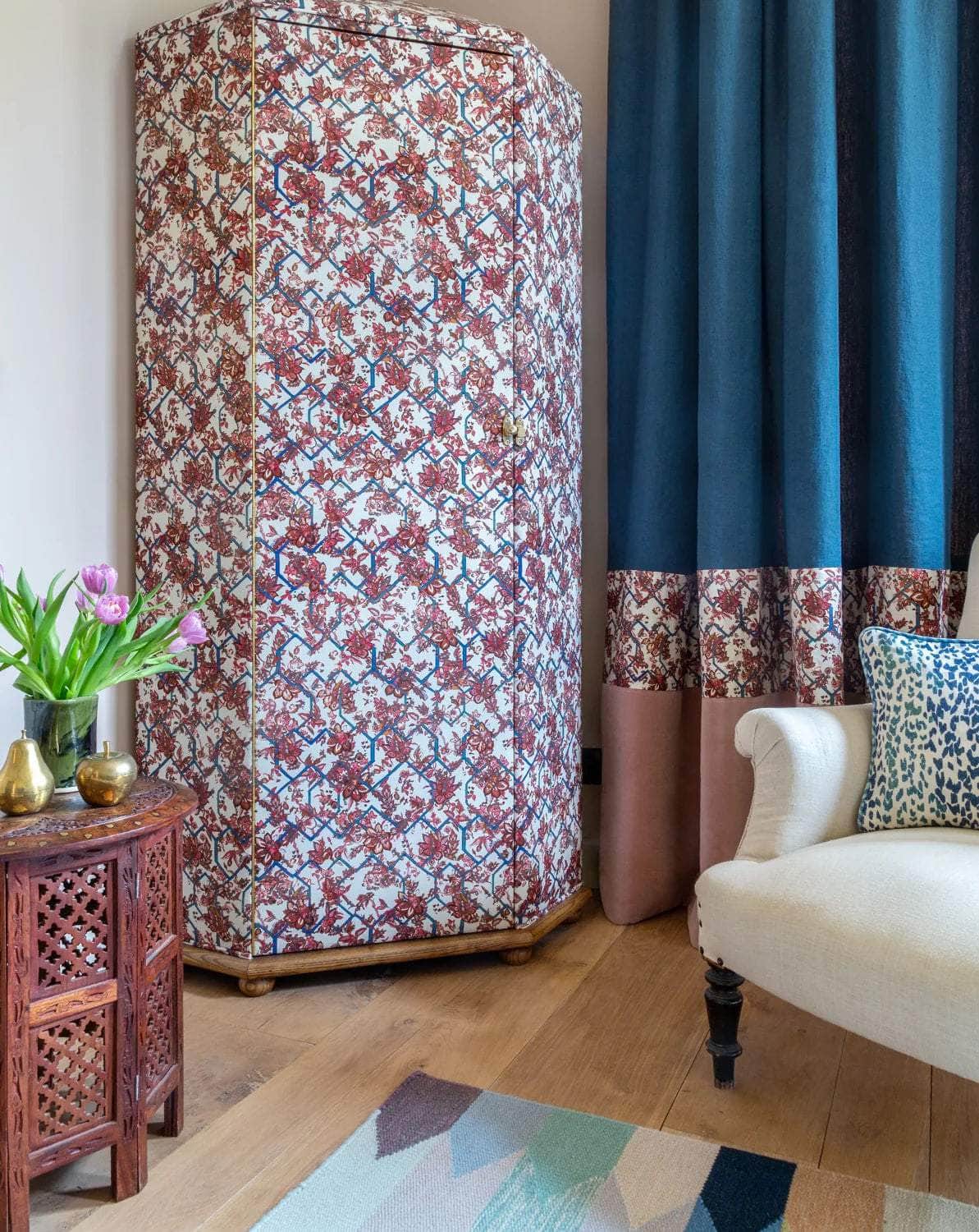 Creeping Trellis Fabric (Wedgwood Red)