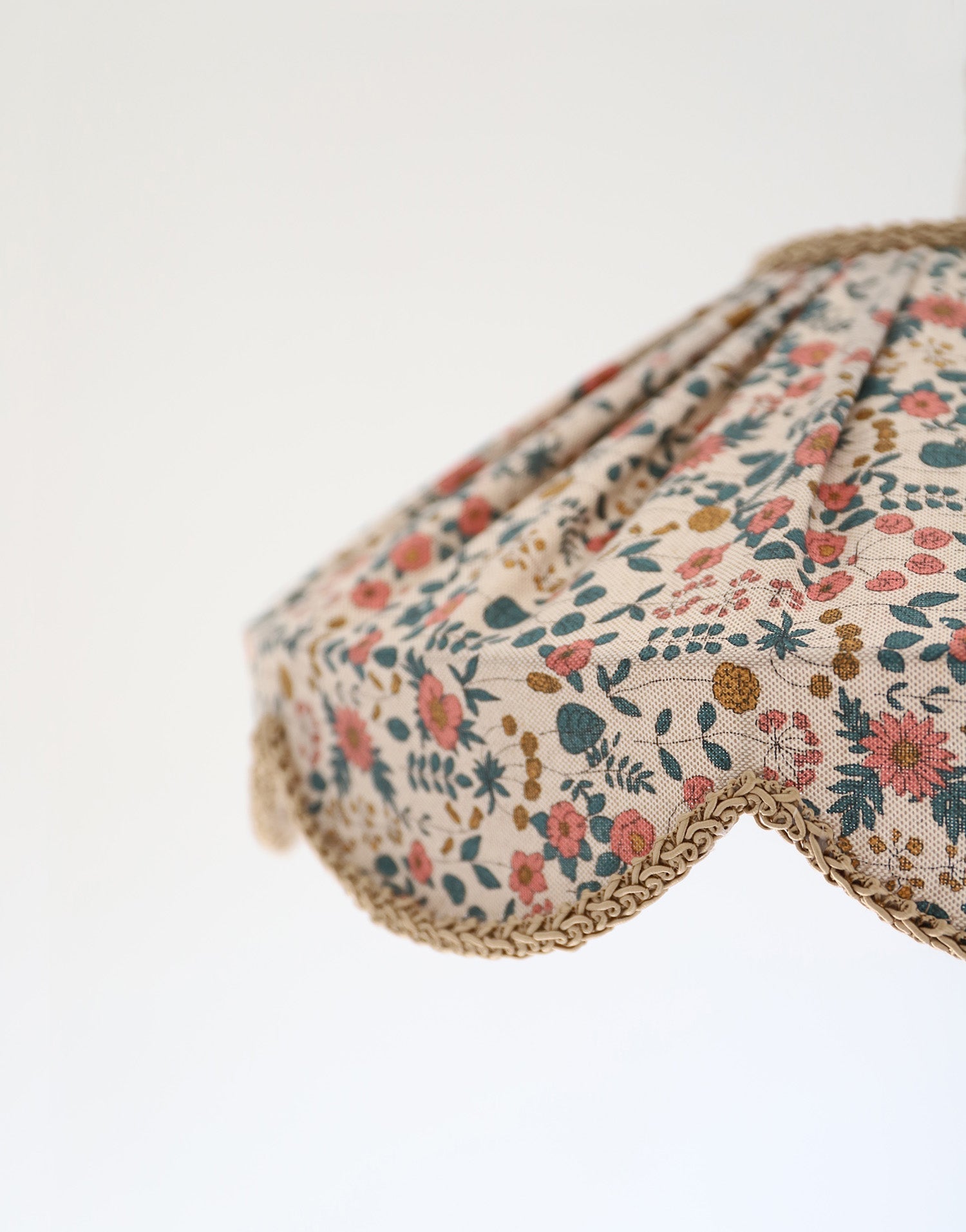 Floral-Shaped Pendant Light Cosette Printed “English Garden”