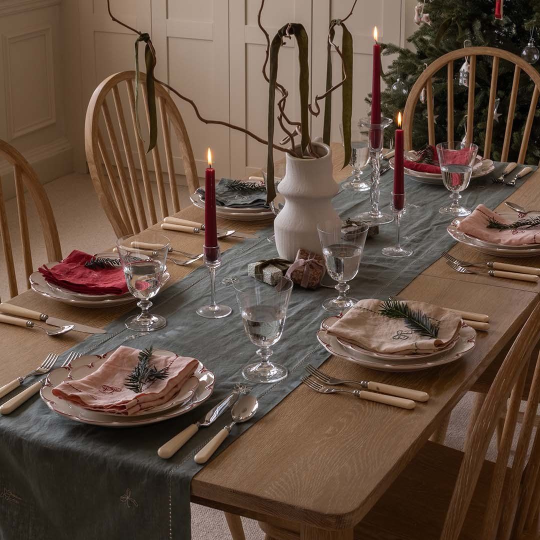 Embroidered Linen Napkins, Set of 2 - Berry