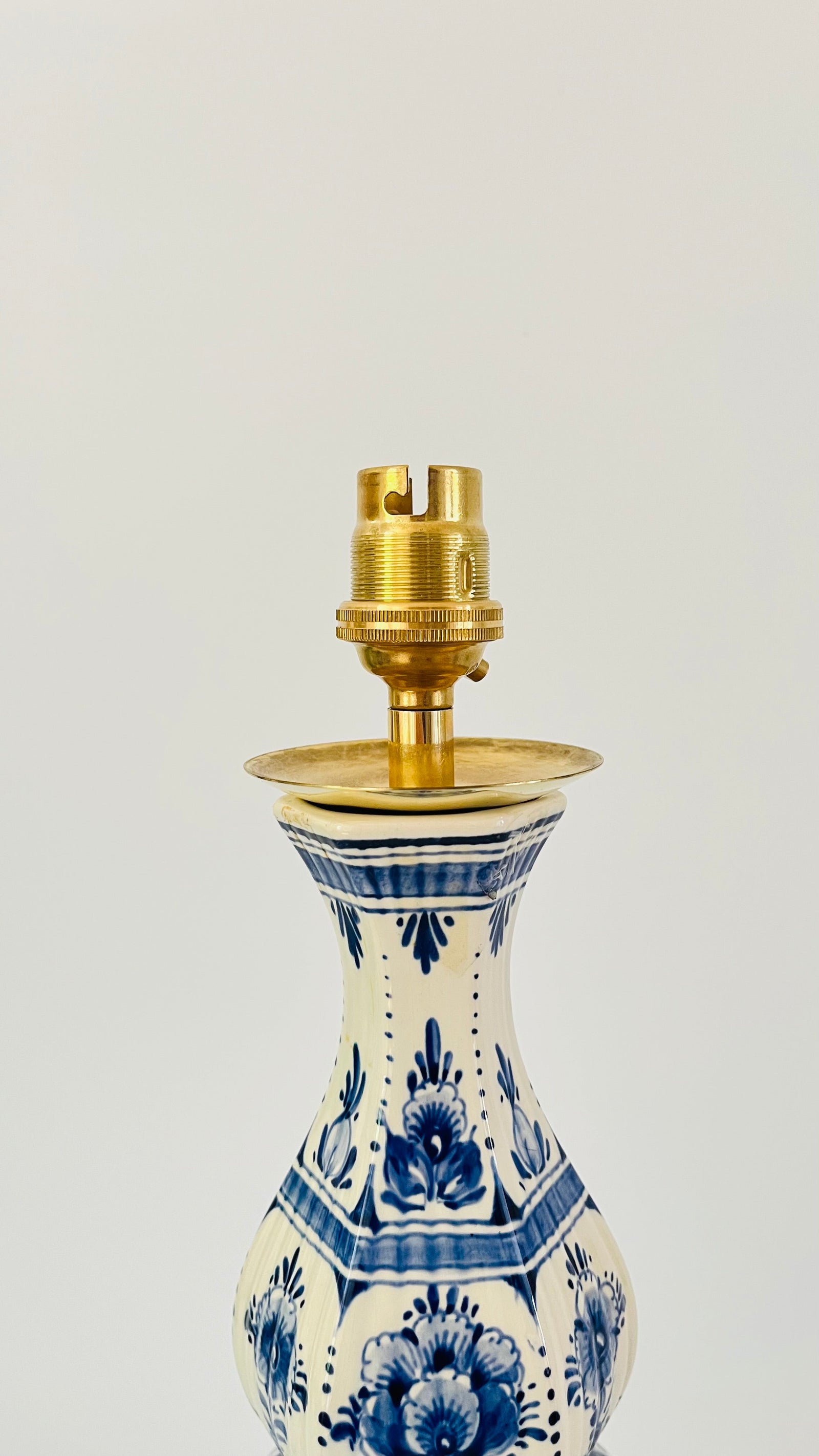 Antique Delft ‘Knobbelvaas’ Lamp
