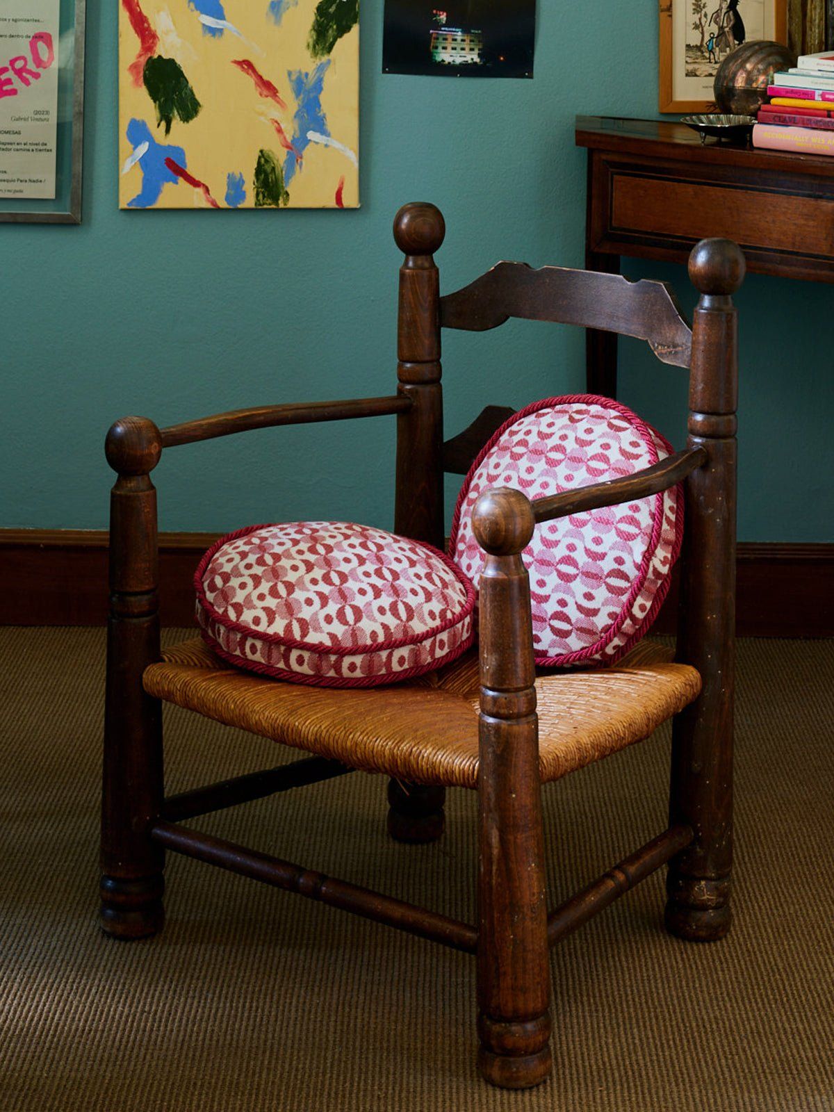 Round Pillow with Piping Cord
