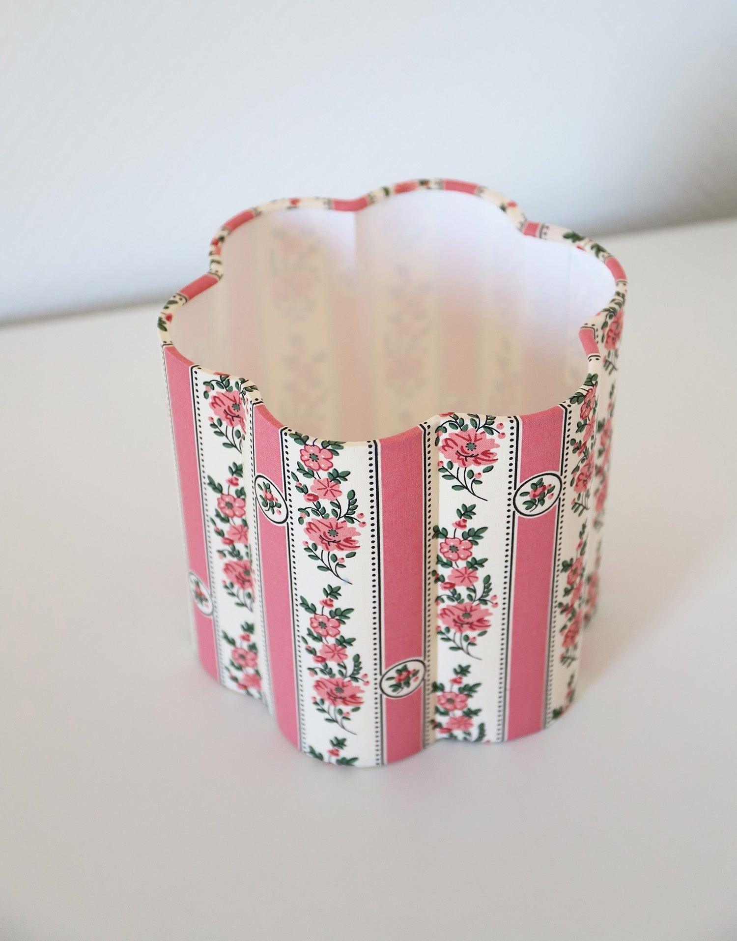 Flora Flower-Shaped Lampshade 'Pink Table Lamp'